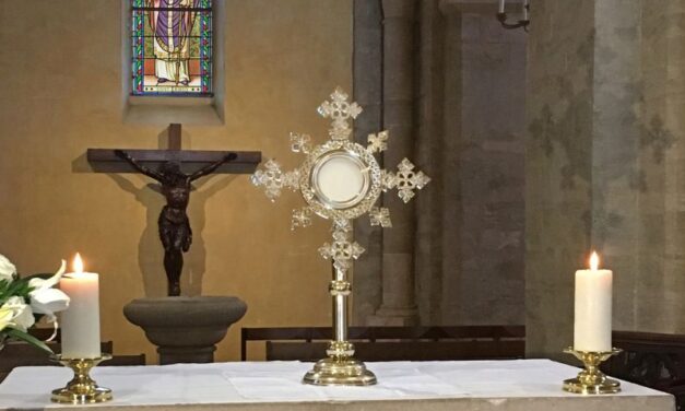 L’adoration continue reprend ! Venez adorer Jésus Eucharistie !